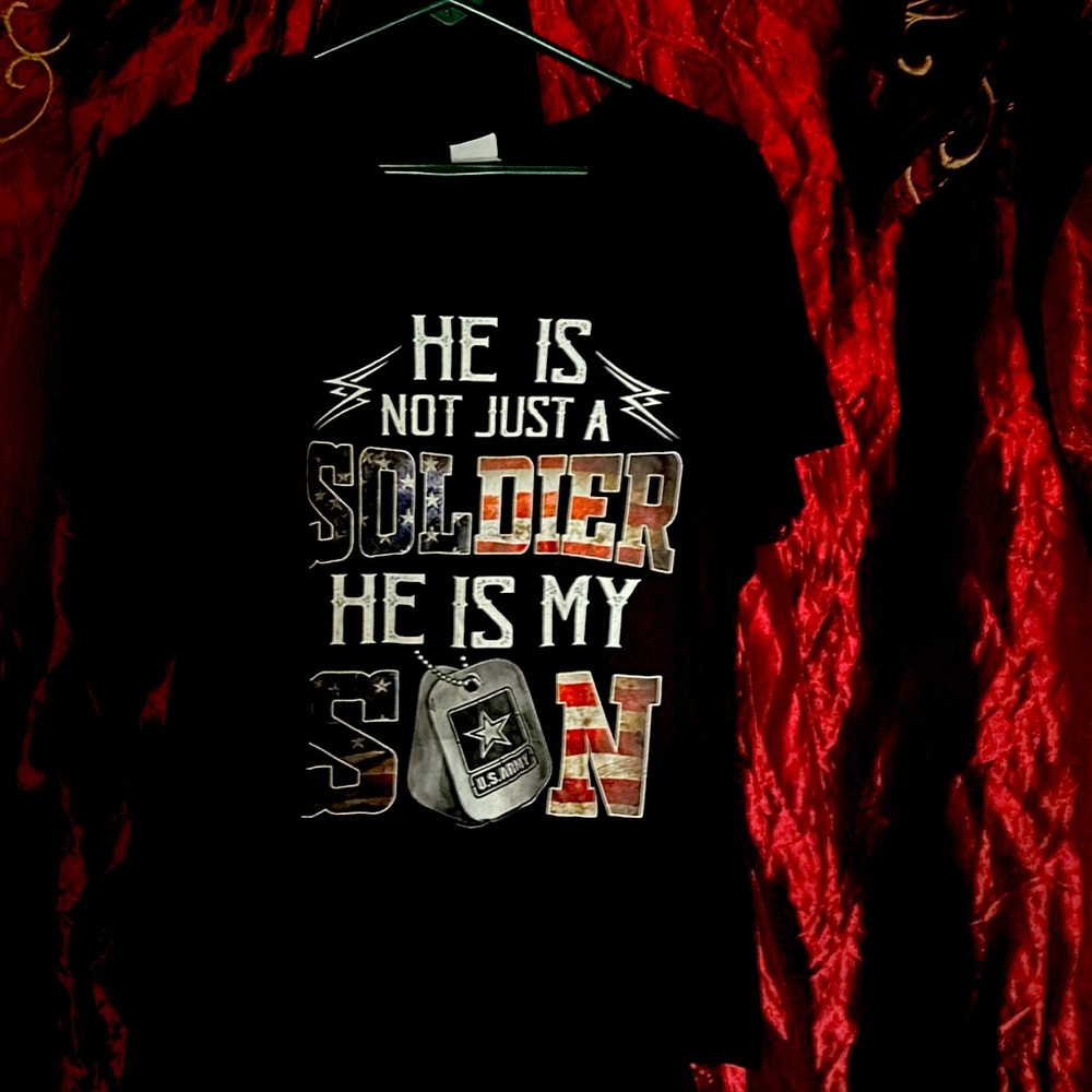 This is an amazing Us army shirt! It is small for an XL!